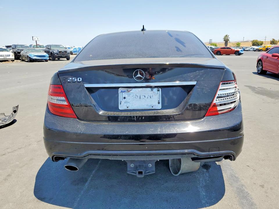 Продажа на аукционе авто 2013 Mercedes-benz C, vin: WDDGF4HB8DR279831, номер лота: 58095716