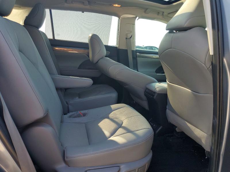 Auction sale of the 2022 Toyota Highlander, vin: 5TDEBRCH4NS076525, lot number: 57163156