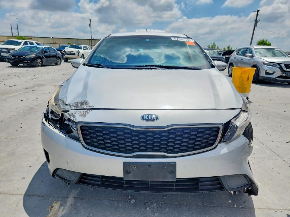 57561186 :رقم المزاد ، KNAFK5A89H5668736 vin ، 2017 Kia Forte مزاد بيع