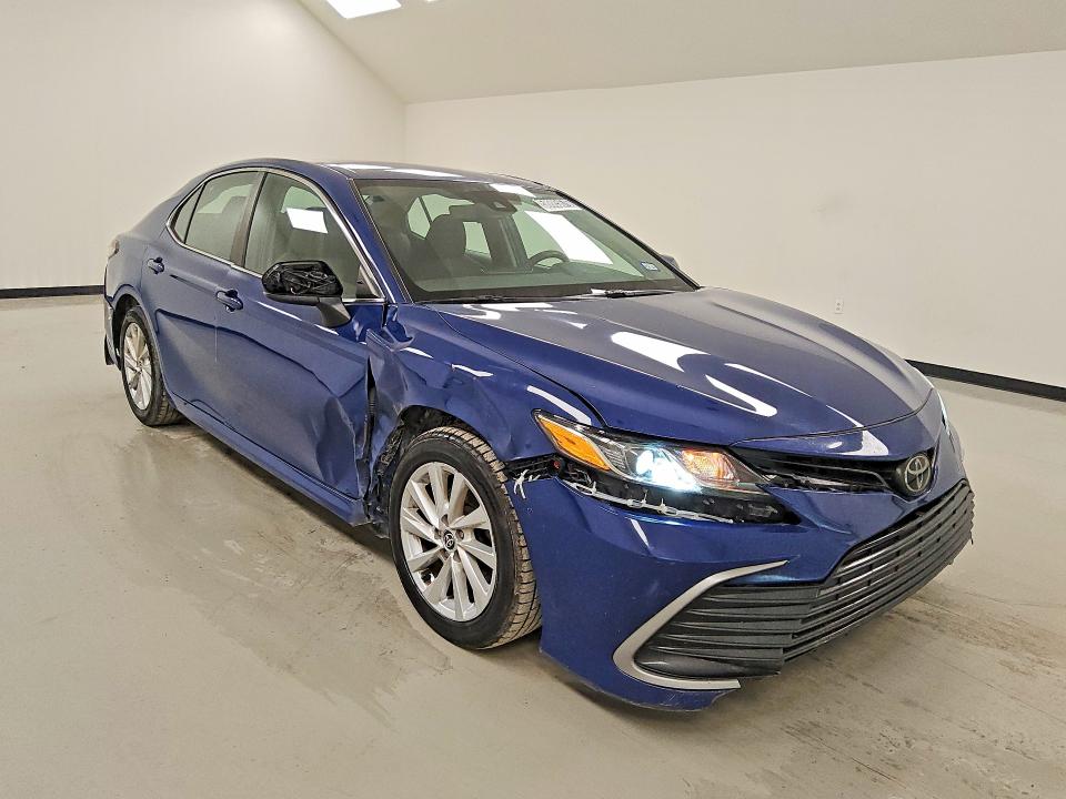 58885676 :رقم المزاد ، 4T1C11AK3PU108322 vin ، 2023 Toyota Camry مزاد بيع