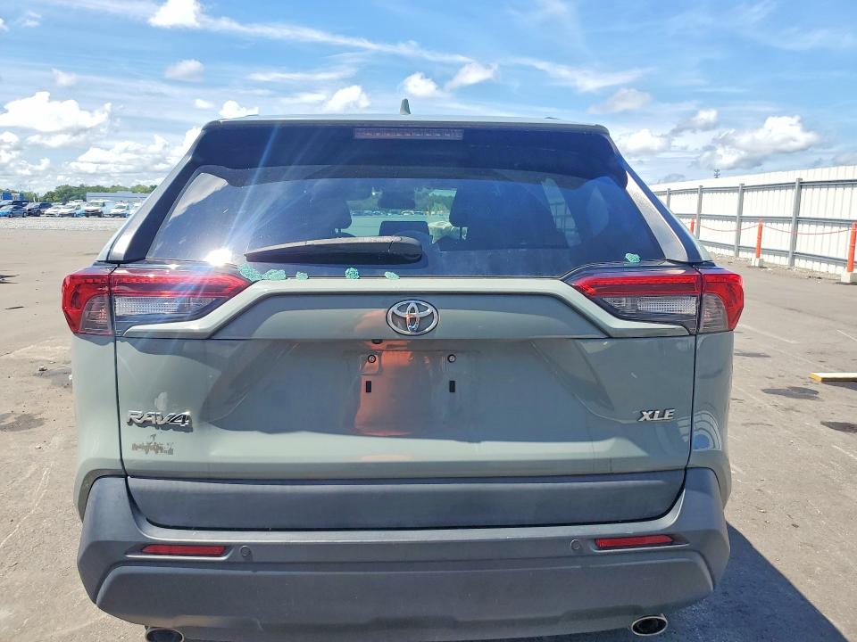 Auction sale of the 2021 Toyota Rav4, vin: 2T3W1RFV0MW136984, lot number: 56695006