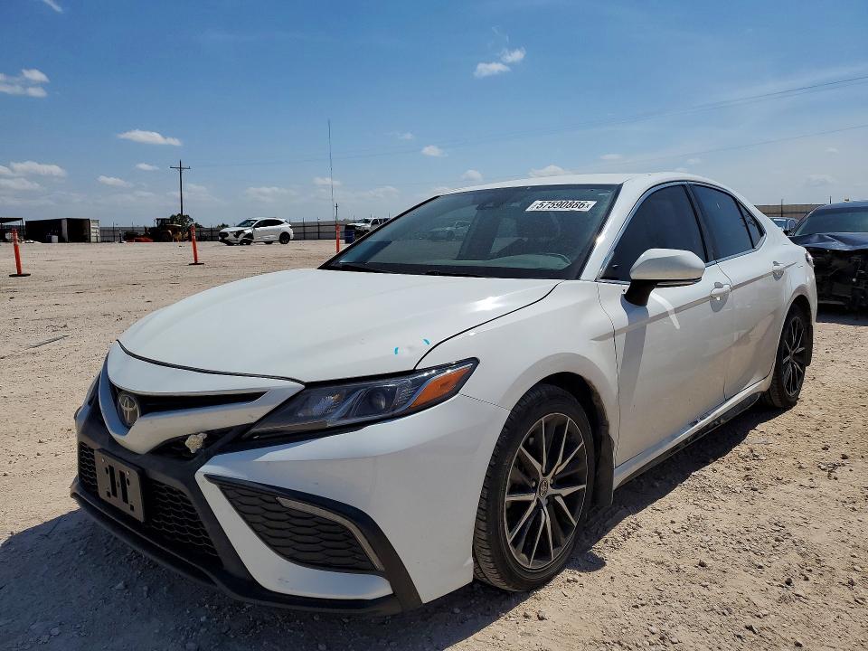 57590886 :رقم المزاد ، 4T1G11AK3NU667626 vin ، 2022 Toyota Camry مزاد بيع