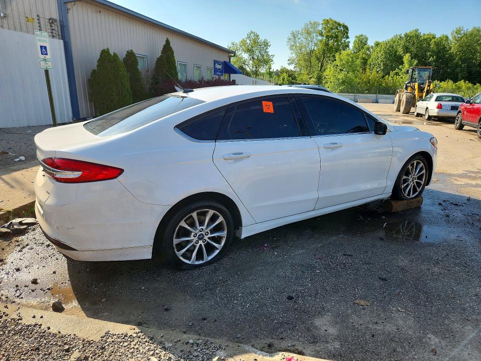 57429426 :رقم المزاد ، 3FA6P0H73HR370240 vin ، 2017 Ford Fusion مزاد بيع