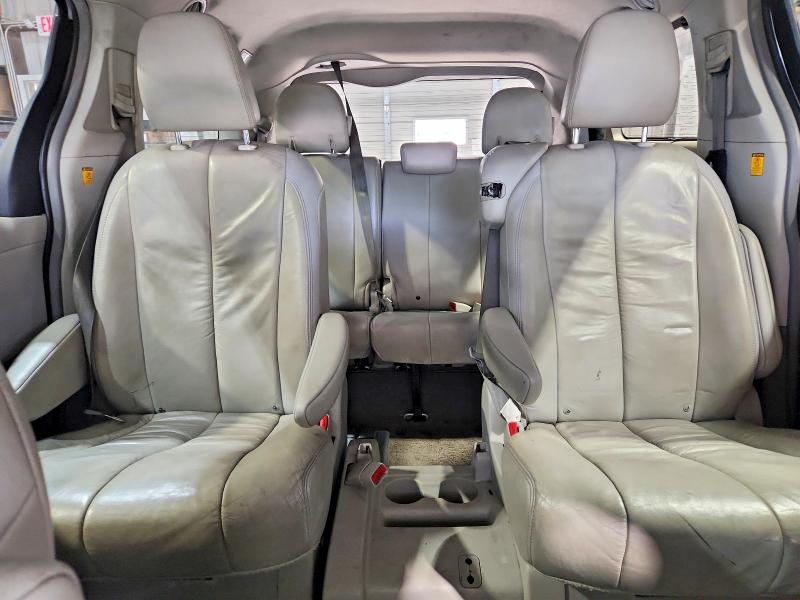 57718106 :رقم المزاد ، 5TDYK3DC7BS106710 vin ، 2011 Toyota Sienna مزاد بيع