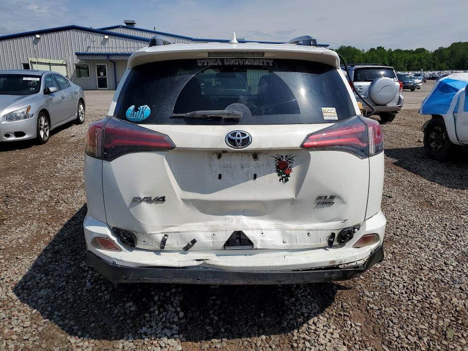 56837656 :رقم المزاد ، JTMRFREV6JJ721384 vin ، 2018 Toyota Rav4 مزاد بيع