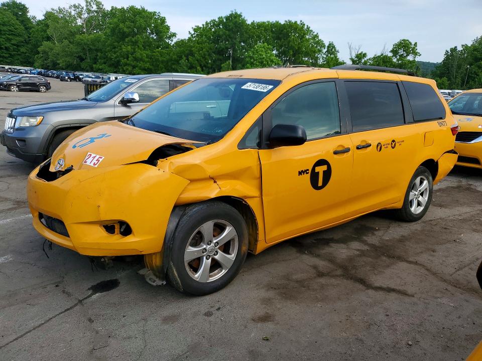 2017 Toyota Sienna მანქანა იყიდება აუქციონზე, vin: 5TDKZ3DCXHS877415, აუქციონის ნომერი: 57138186