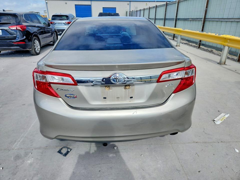 56989746 :رقم المزاد ، 4T4BF1FK0ER374812 vin ، 2014 Toyota Camry مزاد بيع