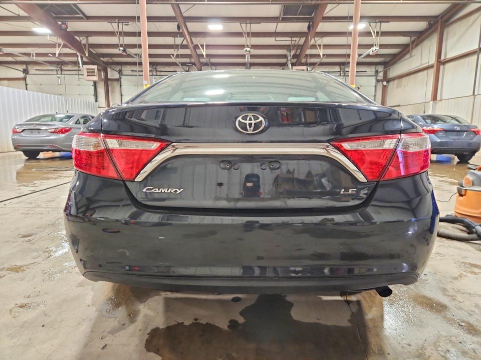 2015 Toyota Camry მანქანა იყიდება აუქციონზე, vin: 4T4BF1FK4FR505886, აუქციონის ნომერი: 58084286