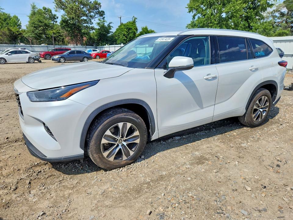 57047426 :رقم المزاد ، 5TDGARAHXNS513488 vin ، 2022 Toyota Highlander Hybrid مزاد بيع