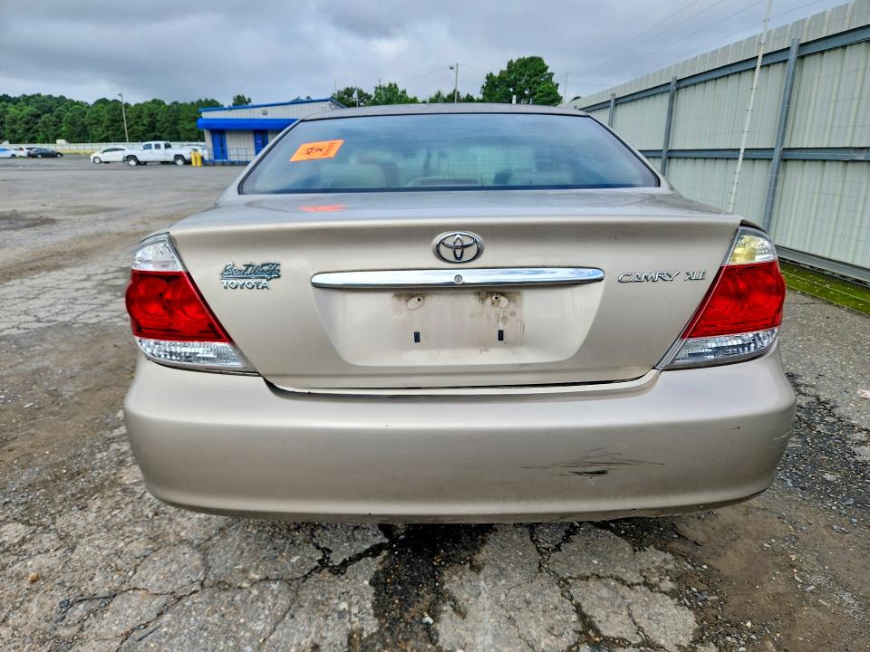 57557496 :رقم المزاد ، 4T1BE30K55U586252 vin ، 2005 Toyota Camry مزاد بيع