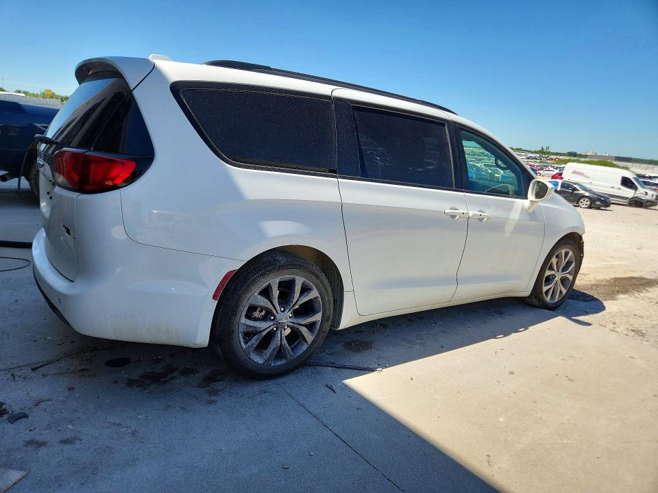 2018 Chrysler Pacifica მანქანა იყიდება აუქციონზე, vin: 2C4RC1BG8JR334010, აუქციონის ნომერი: 56950036
