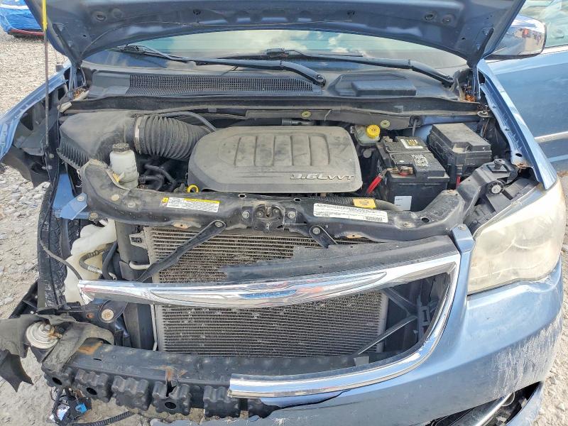 57781996 :رقم المزاد ، 2A4RR8DG9BR784765 vin ، 2011 Chrysler Town & Country مزاد بيع