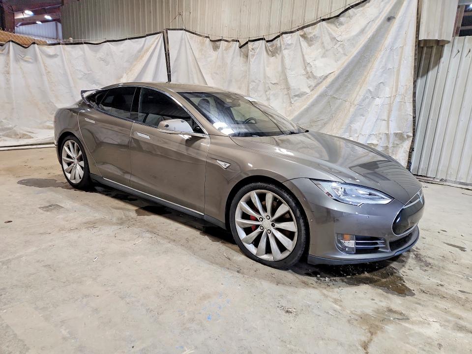 2015 Tesla Model S მანქანა იყიდება აუქციონზე, vin: 5YJSA1H49FF095882, აუქციონის ნომერი: 53952166