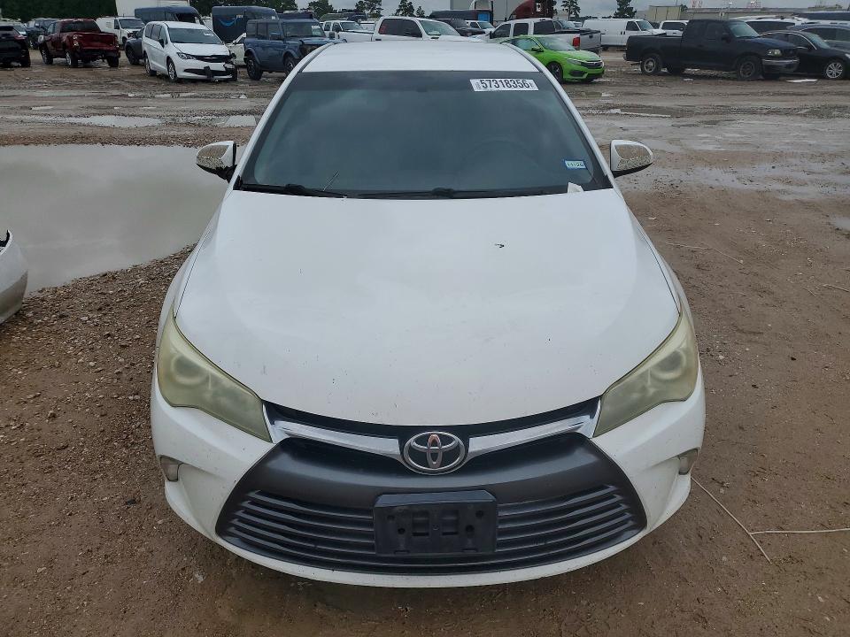 57318356 :رقم المزاد ، 4T4BF1FK6FR457646 vin ، 2015 Toyota Camry مزاد بيع