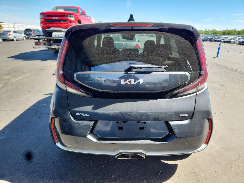 56113036 :رقم المزاد ، KNDJ53AU8P7883114 vin ، 2023 Kia Soul مزاد بيع