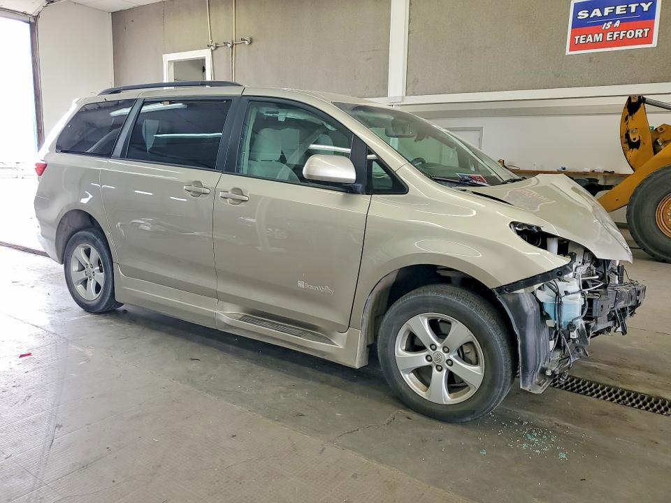 Продажа на аукционе авто 2015 Toyota Sienna, vin: 5TDKK3DC8FS627771, номер лота: 55572736