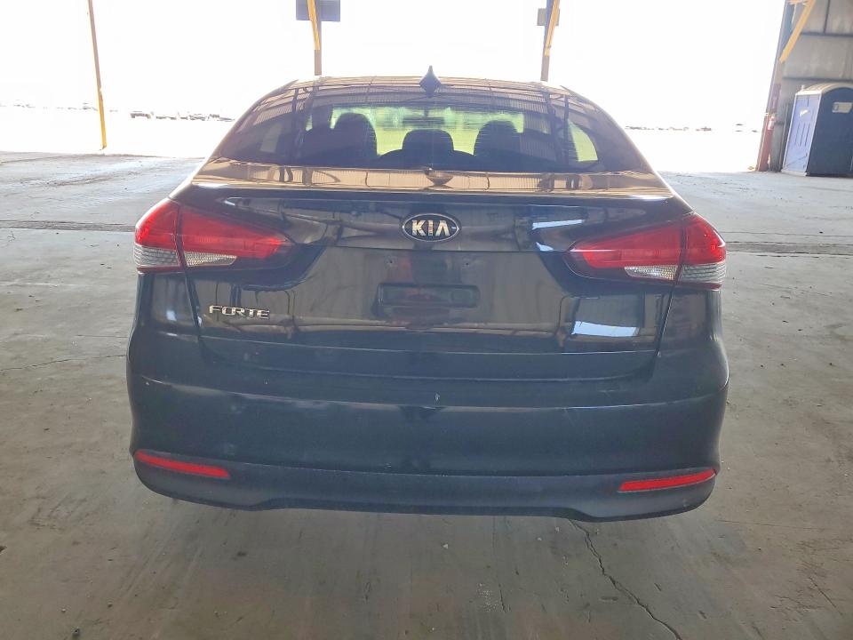 2017 Kia Forte მანქანა იყიდება აუქციონზე, vin: 3KPFK4A70HE084668, აუქციონის ნომერი: 58443206