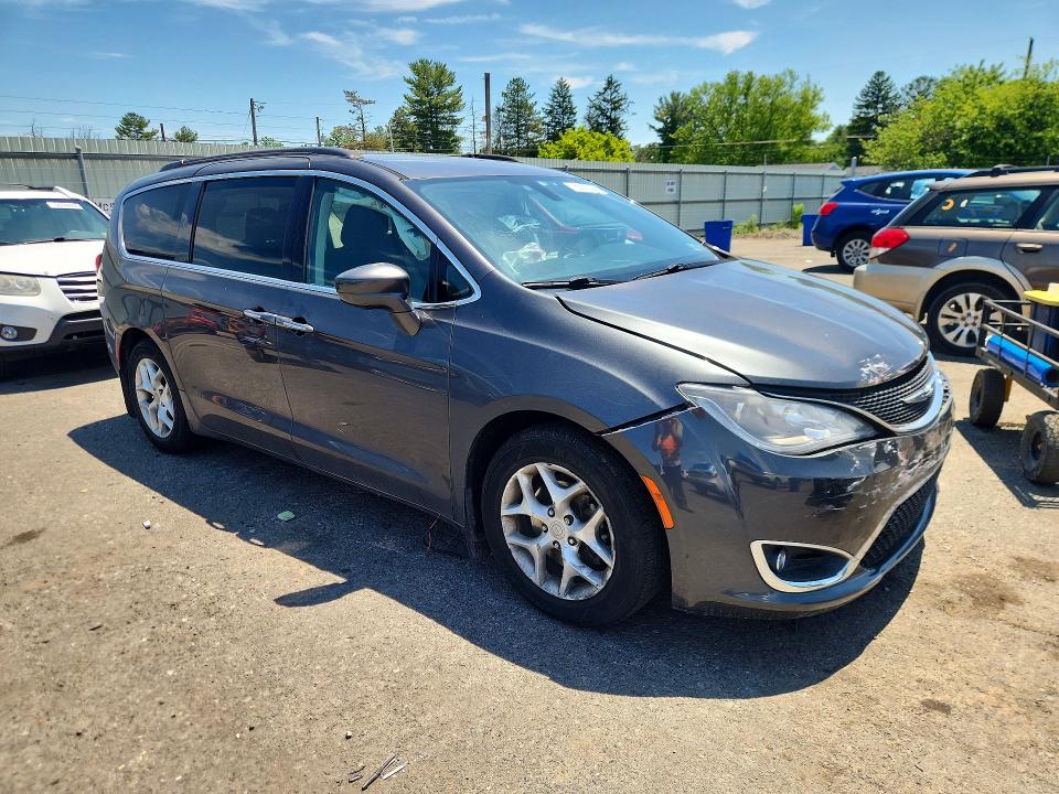 Продажа на аукционе авто 2018 Chrysler Pacifica, vin: 2C4RC1FG9JR157204, номер лота: 55897266