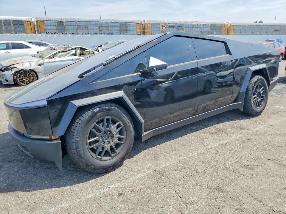 54732576 :رقم المزاد ، 7G2CEHED2TA093855 vin ، 2026 Tesla Cybertruck مزاد بيع