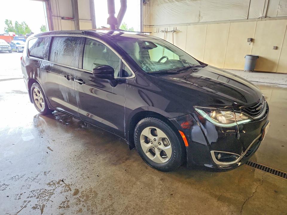 Auction sale of the 2018 Chrysler Pacifica, vin: 2C4RC1H70JR125142, lot number: 55651406