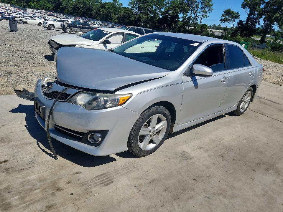 55358546 :رقم المزاد ، 4T1BF1FK3EU452977 vin ، 2014 Toyota Camry مزاد بيع