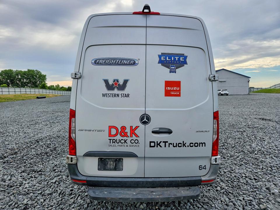 58408686 :رقم المزاد ، W1Y4EDHY4MT067804 vin ، 2021 Mercedes-benz Sprinter مزاد بيع