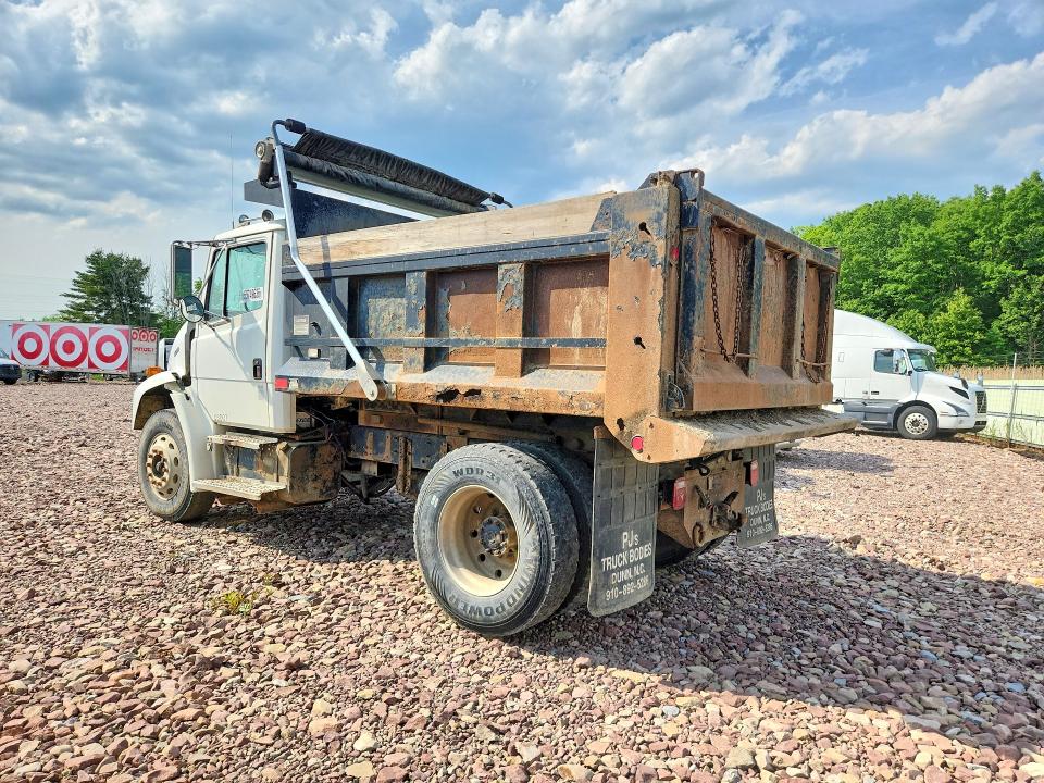 55749636 :رقم المزاد ، 1FUBBTAK92HJ77776 vin ، 2002 Freightliner F70 مزاد بيع