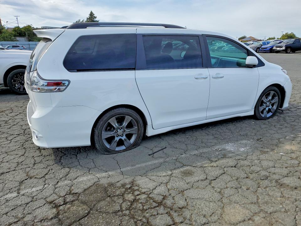 2016 Toyota Sienna მანქანა იყიდება აუქციონზე, vin: 5TDXK3DCXGS764461, აუქციონის ნომერი: 59131026
