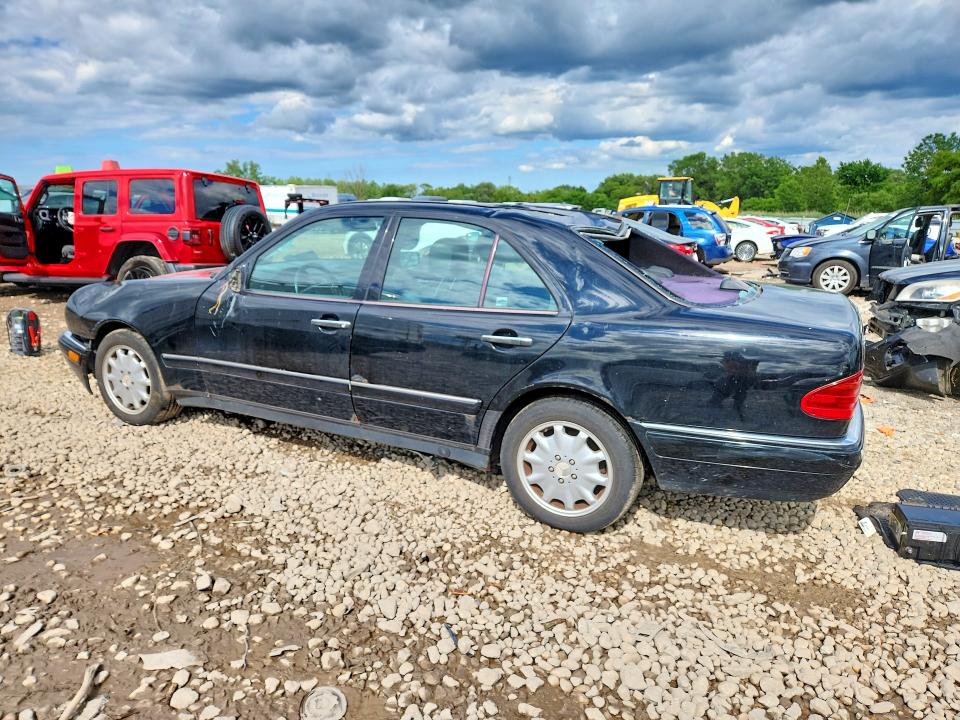 57754886 :رقم المزاد ، WDBJF82F2WX007808 vin ، 1998 Mercedes-benz E-class E320 مزاد بيع