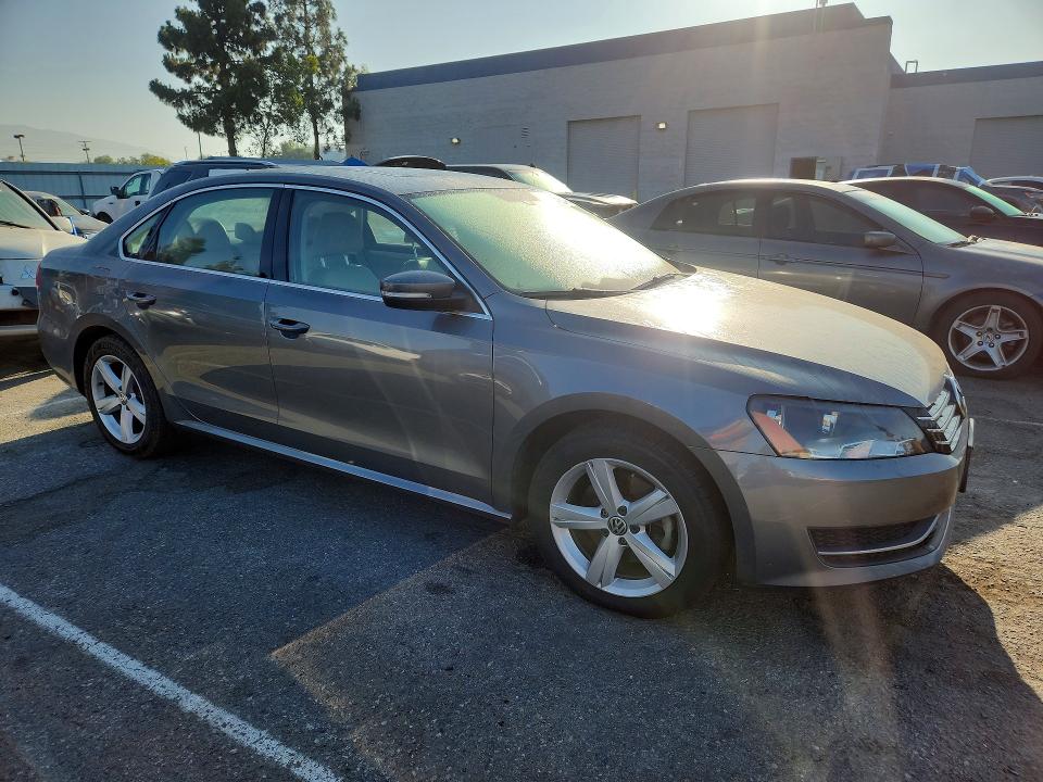 58240606 :رقم المزاد ، 1VWBN7A37DC030111 vin ، 2013 Volkswagen Passat مزاد بيع