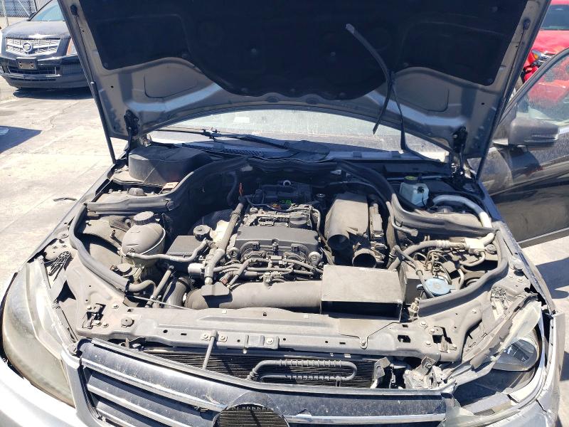 56190876 :رقم المزاد ، WDDGF4HB1CA724715 vin ، 2012 Mercedes-benz C مزاد بيع