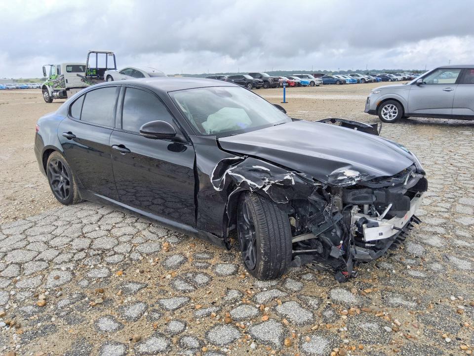 55947256 :رقم المزاد ، ZARFAMANXM7646366 vin ، 2021 Alfa Romeo Giulia مزاد بيع