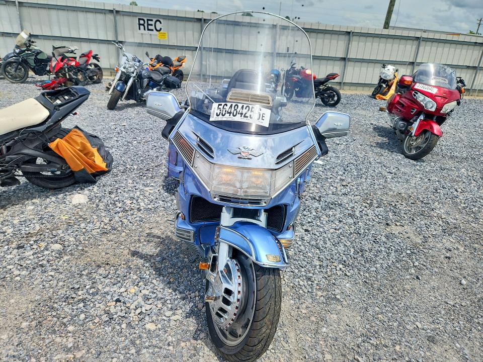 56484256 :رقم المزاد ، 1HFSC2206LA200930 vin ، 1990 Honda Gl1500 مزاد بيع