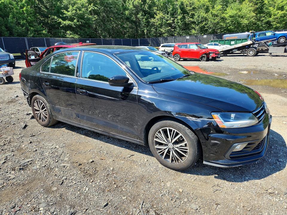 59248736 :رقم المزاد ، 3VWDB7AJ5JM238207 vin ، 2018 Volkswagen Jetta مزاد بيع