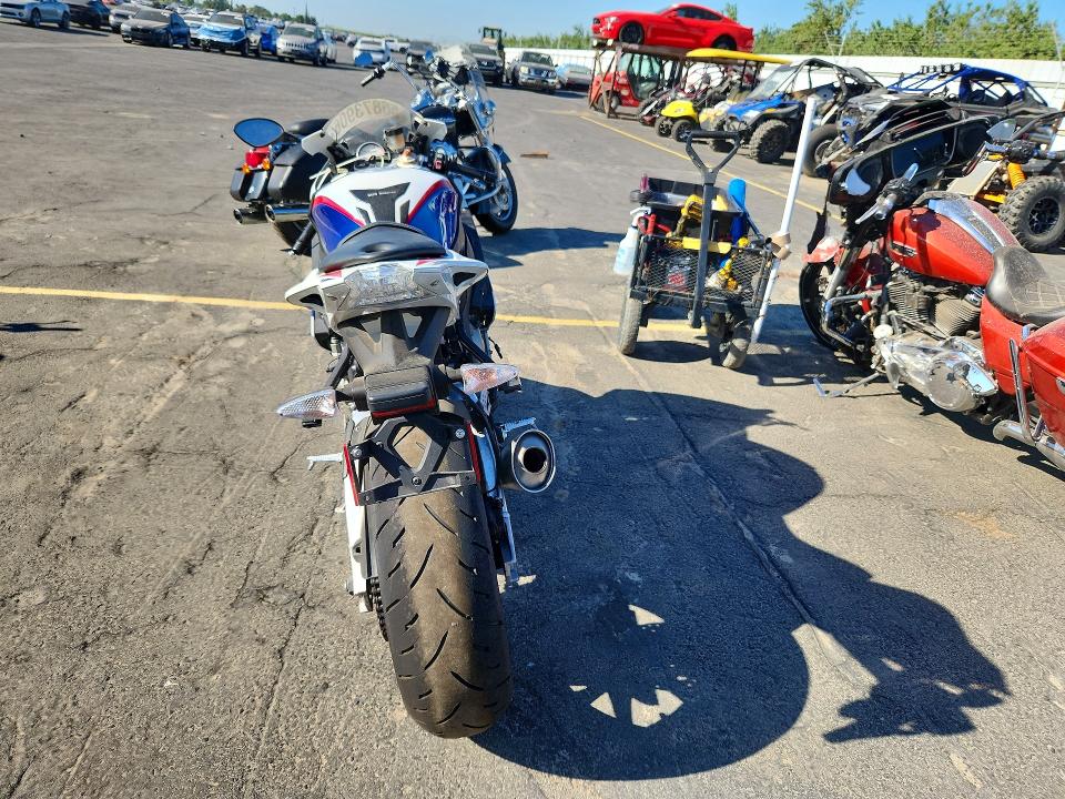 56873906 :رقم المزاد ، WB1053407DZL18600 vin ، 2013 Bmw S 1000 مزاد بيع