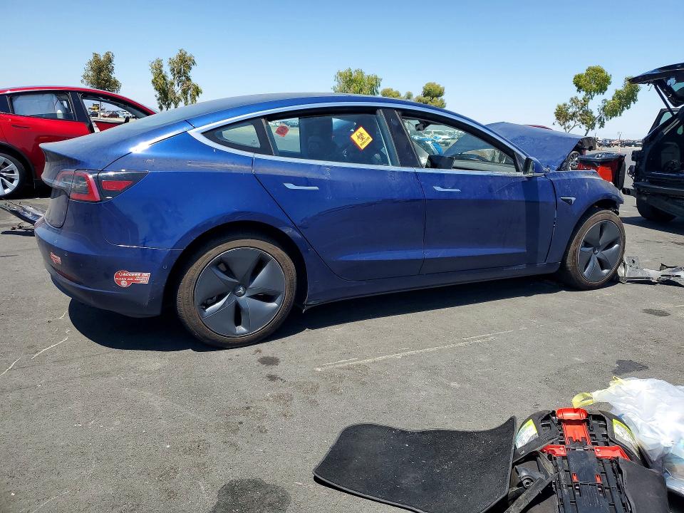 Продажа на аукционе авто 2018 Tesla Model 3, vin: 5YJ3E1EA5JF005493, номер лота: 57495326