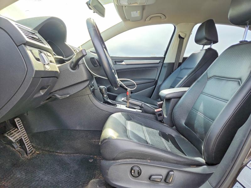 58021836 :رقم المزاد ، 1VWDT7A31HC036667 vin ، 2017 Volkswagen Passat مزاد بيع