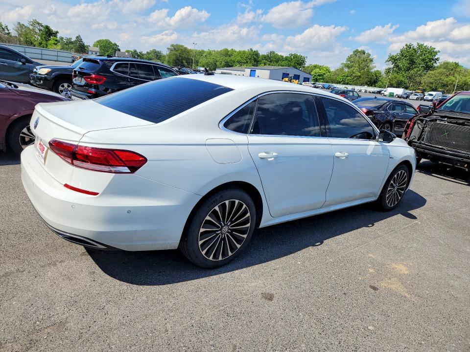57441966 :رقم المزاد ، 1VWBA7A31NC006612 vin ، 2022 Volkswagen Passat مزاد بيع