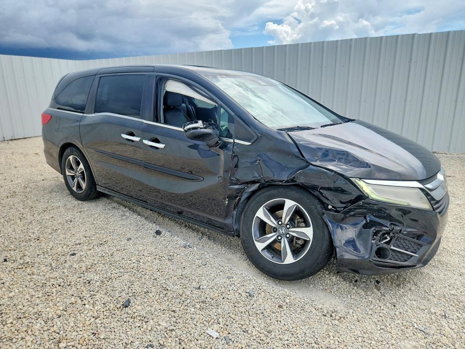 57668856 :رقم المزاد ، 5FNRL6H89JB032167 vin ، 2018 Honda Odyssey مزاد بيع