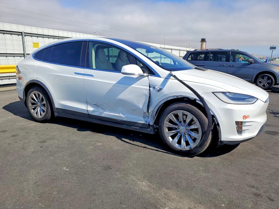 Продажа на аукционе авто 2017 Tesla Model X, vin: 5YJXCBE2XHF035119, номер лота: 58469986
