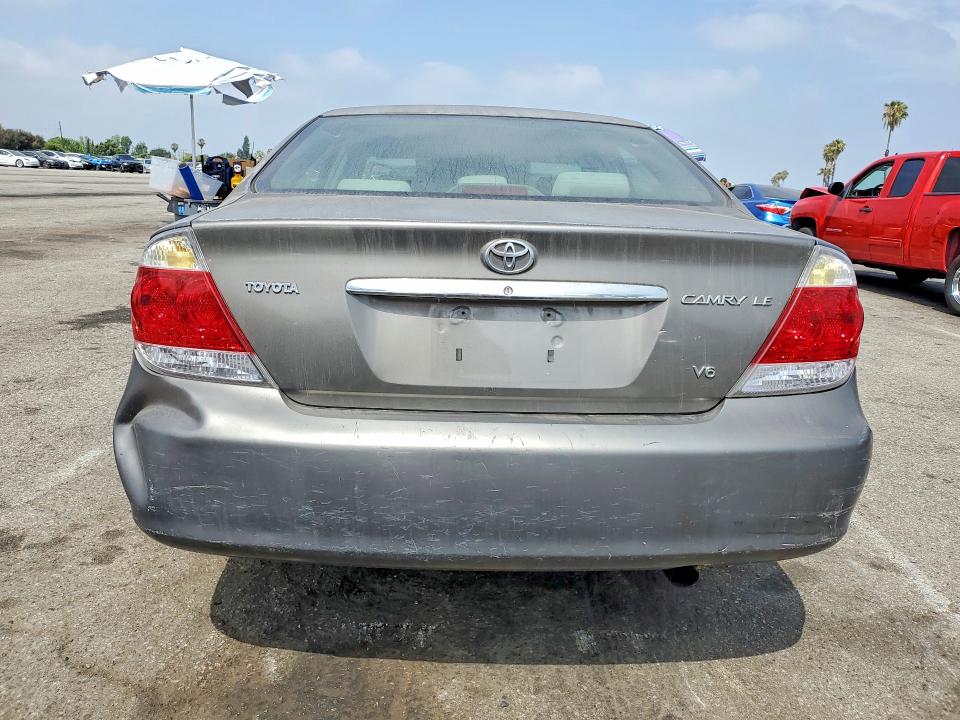 2005 Toyota Camry მანქანა იყიდება აუქციონზე, vin: 4T1BF32K25U611733, აუქციონის ნომერი: 55906066