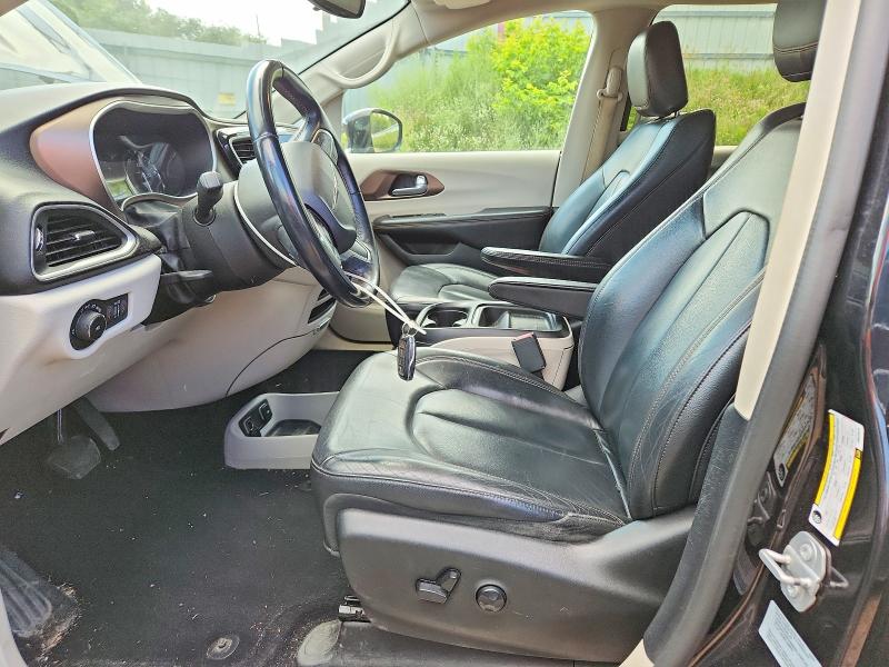 58776866 :رقم المزاد ، 2C4RC1BG8HR523878 vin ، 2017 Chrysler Pacifica مزاد بيع