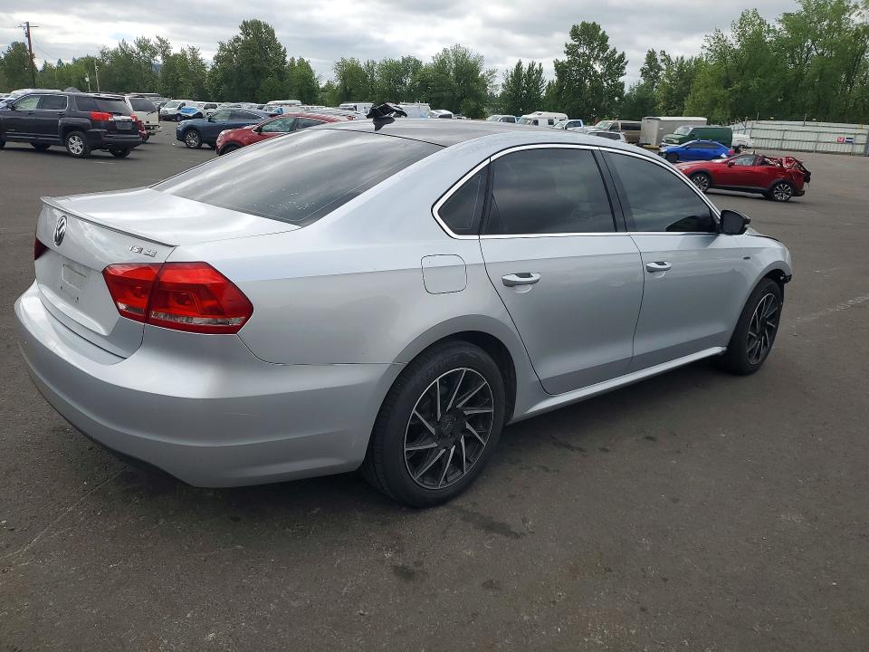 57700676 :رقم المزاد ، 1VWBT7A30FC098467 vin ، 2015 Volkswagen Passat مزاد بيع