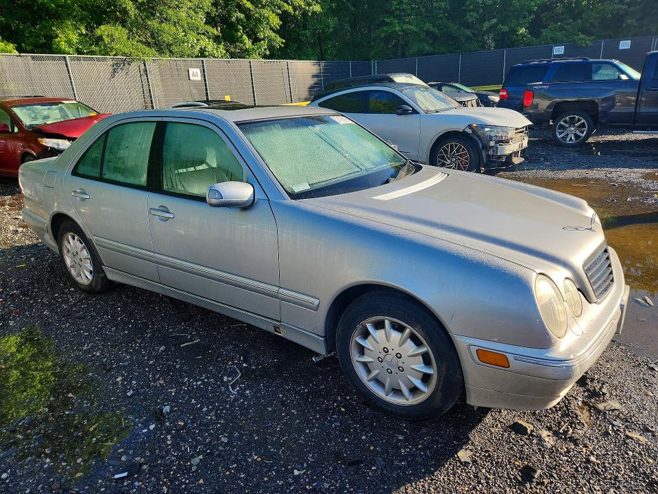 57197606 :رقم المزاد ، WDBJF82J61X054336 vin ، 2001 Mercedes-benz E مزاد بيع