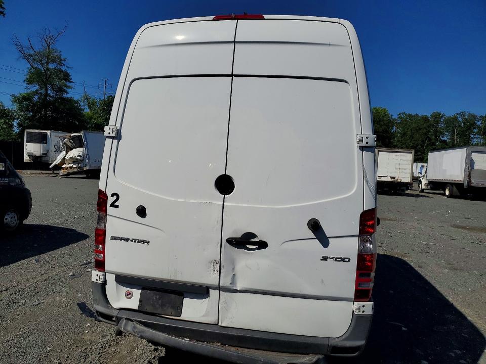 58092106 :رقم المزاد ، WD3PE7CD3JP587580 vin ، 2018 Mercedes-benz Sprinter مزاد بيع