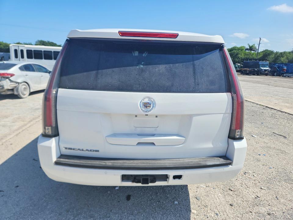 58441956 :رقم المزاد ، 1GNSCJKC0FR139800 vin ، 2015 Chevrolet Suburban مزاد بيع