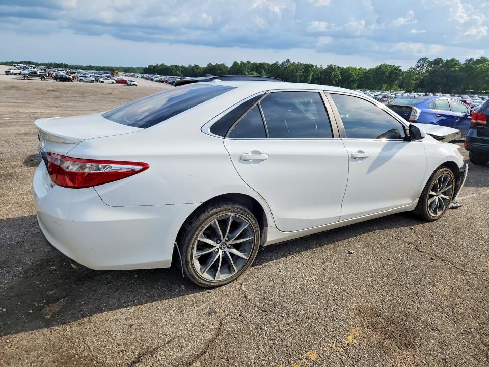 54388946 :رقم المزاد ، 4T1BK1FK3HU577199 vin ، 2017 Toyota Camry مزاد بيع