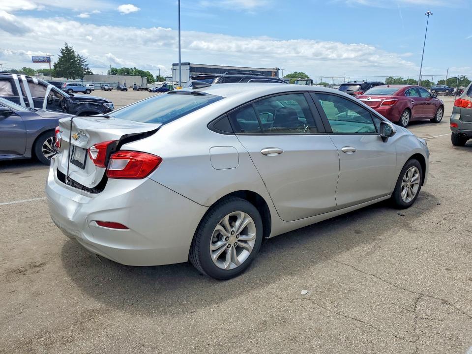 57131456 :رقم المزاد ، 1G1BC5SM6K7110566 vin ، 2019 Chevrolet Cruze مزاد بيع