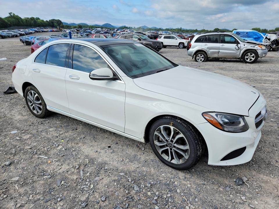 57576916 :رقم المزاد ، 55SWF4KB8HU219542 vin ، 2017 Mercedes-benz C مزاد بيع