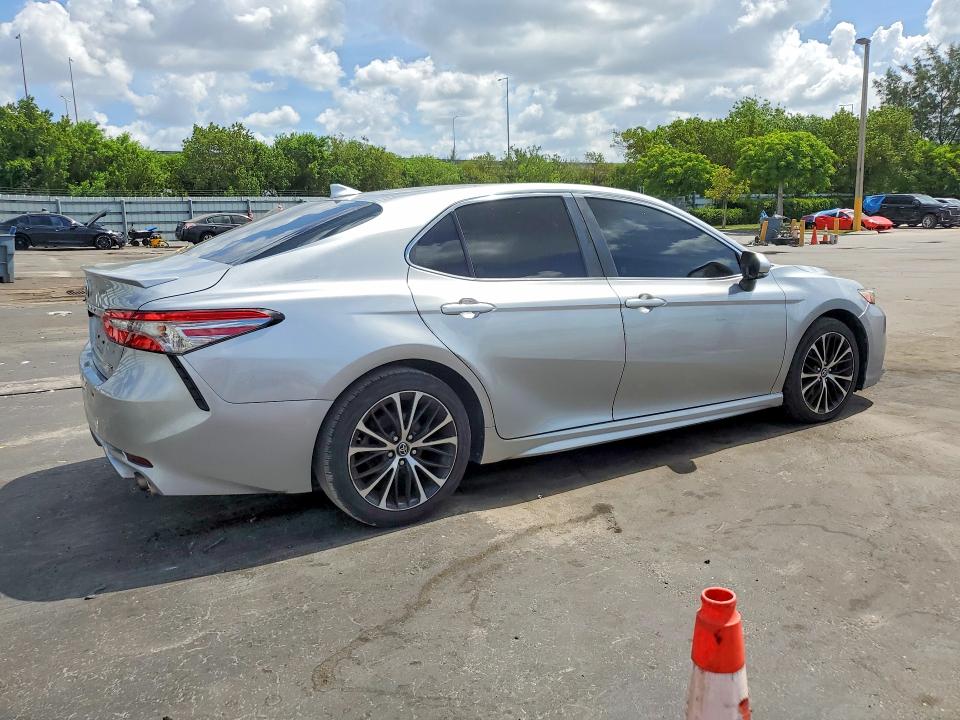 2019 Toyota Camry მანქანა იყიდება აუქციონზე, vin: 4T1B11HK9KU690727, აუქციონის ნომერი: 57438556